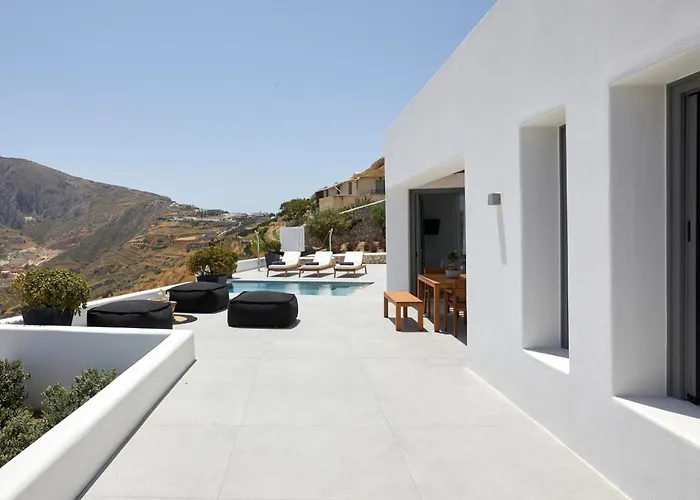 Kamini White I Fira (Santorini)