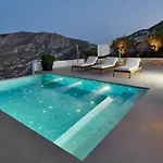 Kamini White I Villa