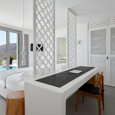 Kamini White I