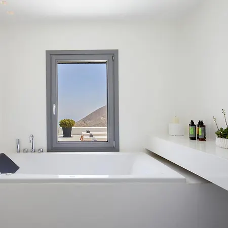 Kamini White I Villa Fira (Santorini)