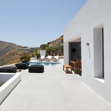 Kamini White I Fira (Santorini)