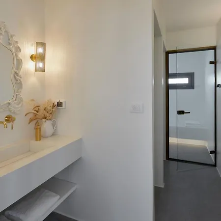 Kamini White I Villa Fira (Santorini)